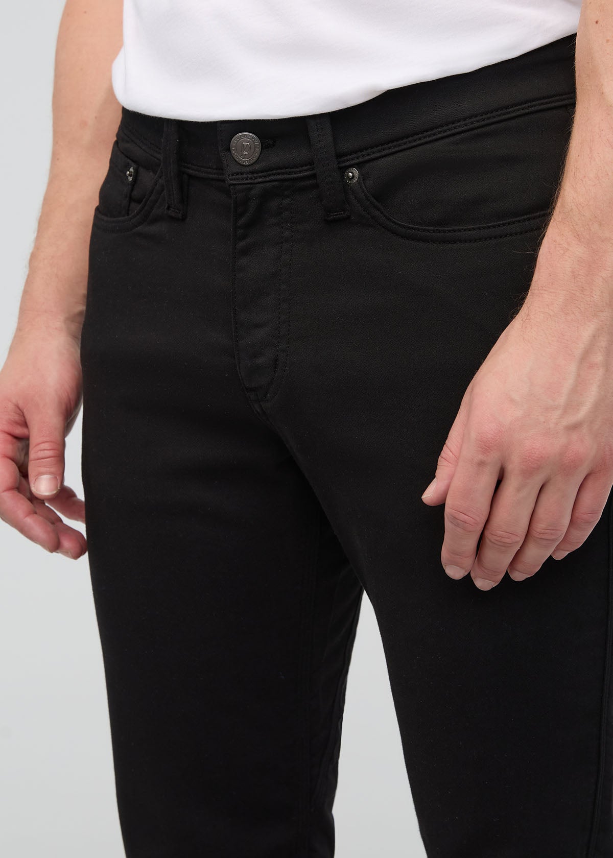 DUER No Sweat Slim Straight in Black