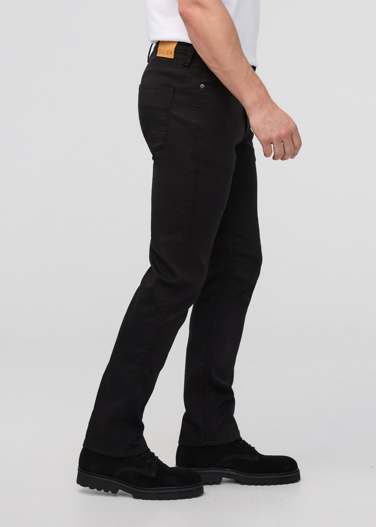 DUER No Sweat Slim Straight in Black