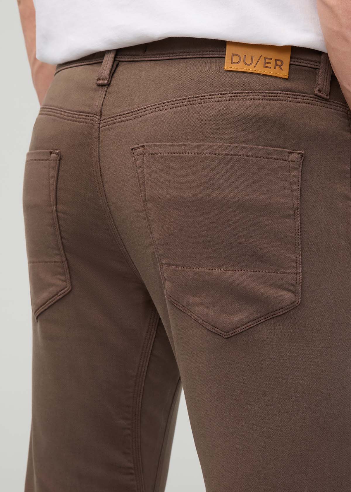 DUER No Sweat Slim Straight in Canteen