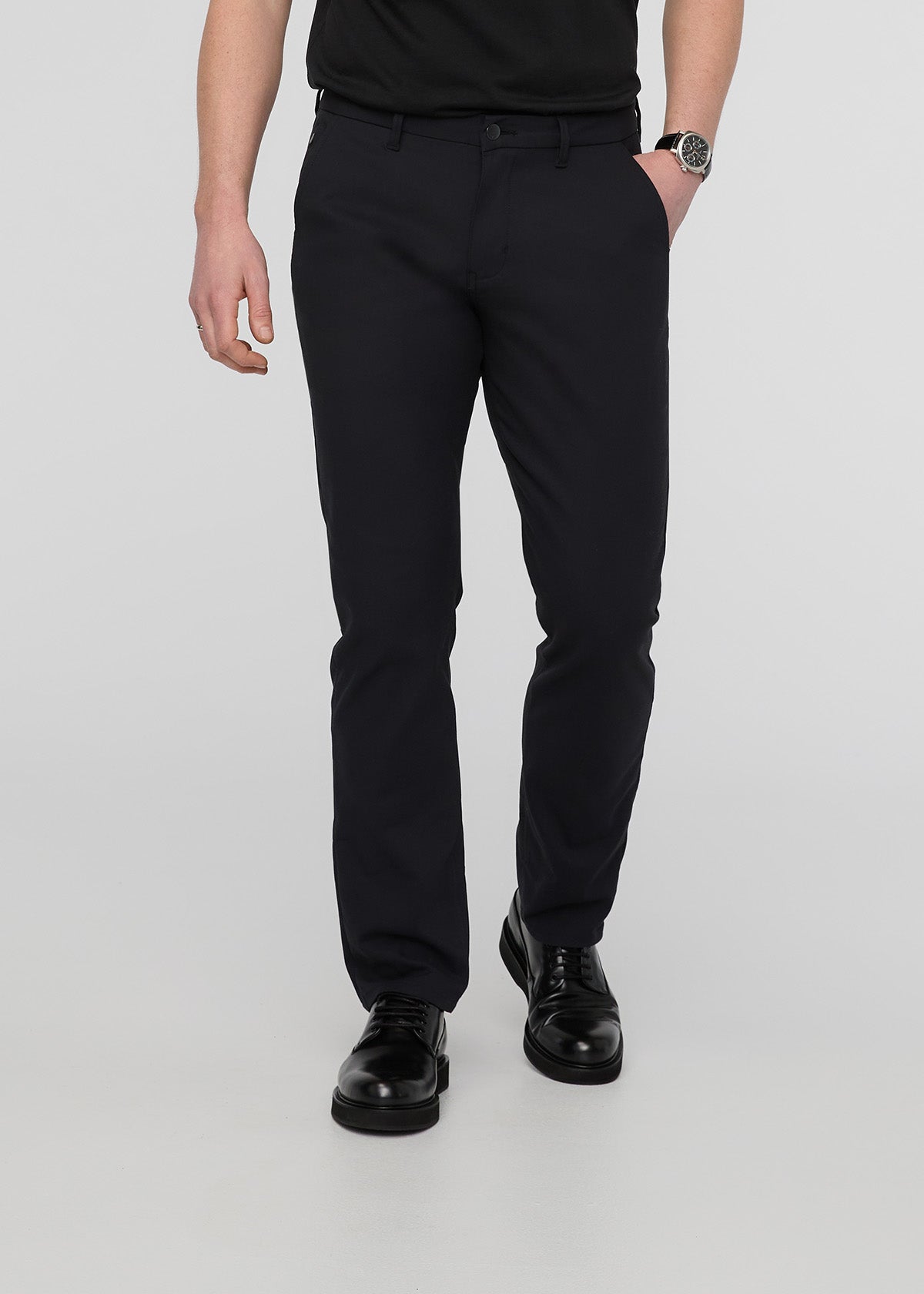DUER NuStretch Athletic Taper Trouser in Black